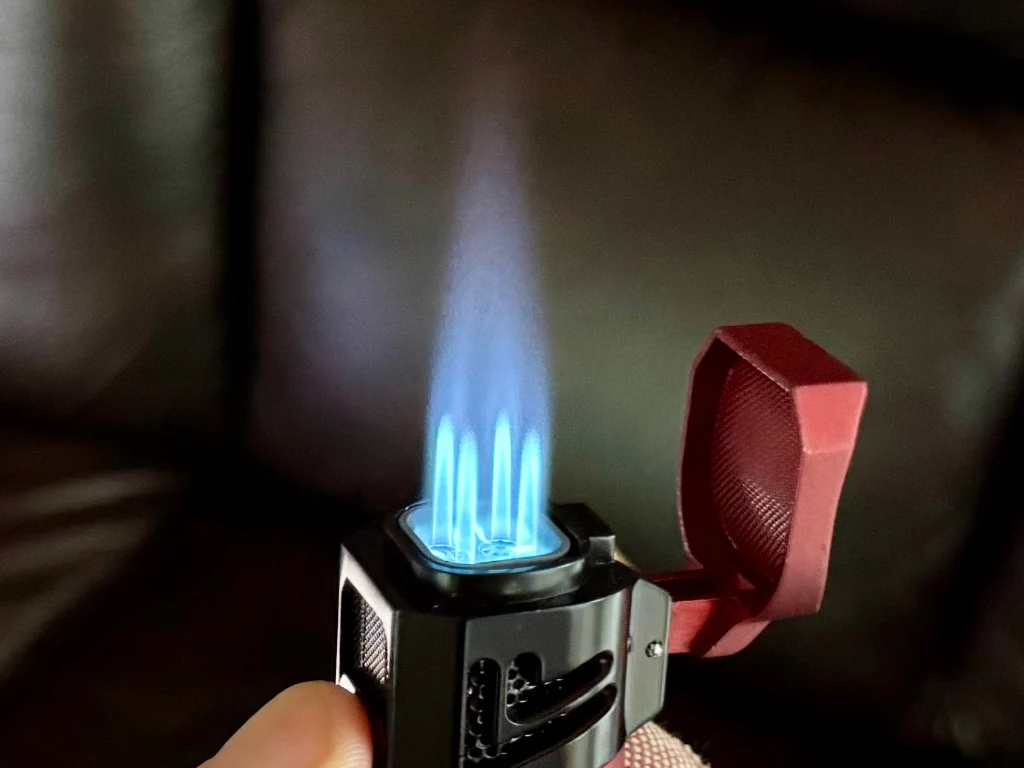 Vector Quattro 4-Flame Torch Lighter - Image 6